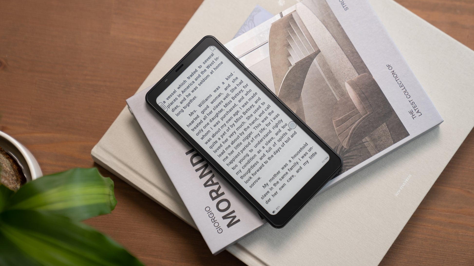 The New Onyx Boox Palma Is the Smallest E-Book Reader In Town